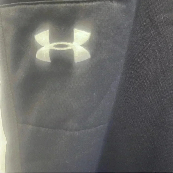 Under Armour men’s black shorts w a trim of lime green - Picture 2 of 5